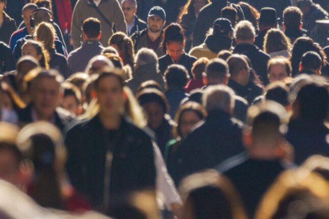 “Demək olar ki, hər iki nəfərdən biri Bakıda yaşayır”