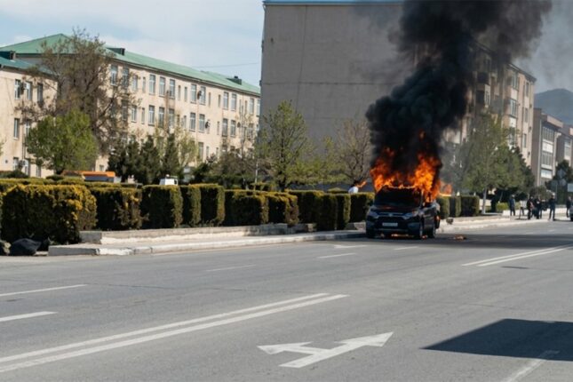 Şərurda avtomobilini yandıran sərxoş sürücü saxlanıldı – VİDEO
