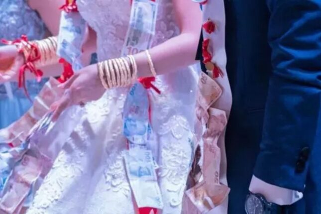 Həyat yoldaşının qızıllarını satdı, o pulla sevgilisi ilə toy etdi