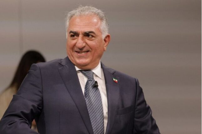 Şahın oğlu iranlıların başının altına “yastıq” qoyur