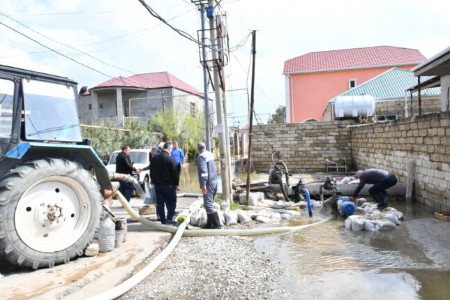 Abşeronda yağışın fəsadlarının aradan qaldırılması istiqamətində genişmiqyaslı tədbirlər davam etdirilir