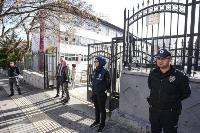 Türkiyə məktəblərini polis NƏZARƏTƏ GÖTÜRDÜ