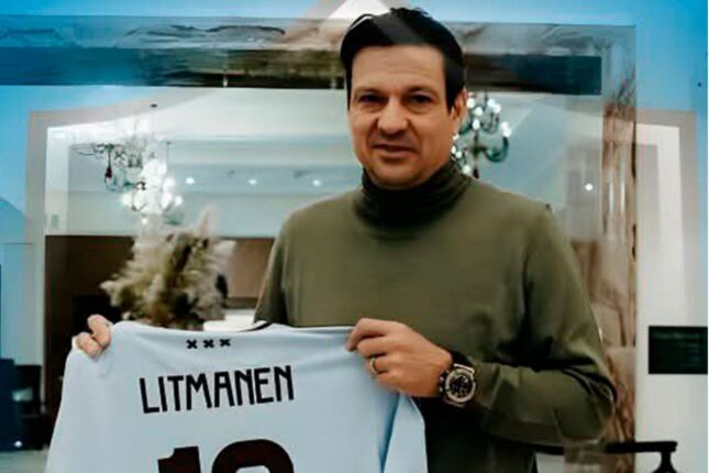 Məşhur futbolçu 55 yaşında karyerasını bərpa etdi