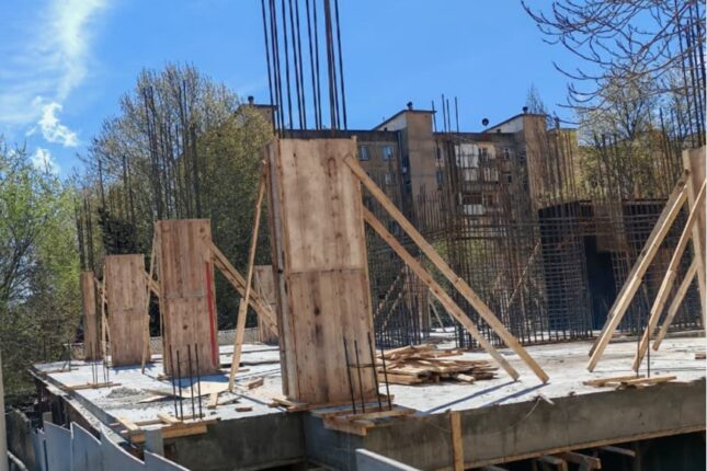 “Yarımstansiyaya yaxın yerdə tikilir, gecə ilə ağaclar da kəsilib” – Foto