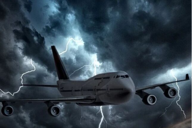 Polşada şok hadisə: İstanbul reysini ildırım vurdu, təyyarə geri qaytarıldı