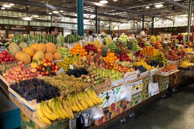 Kəndlərdə soğanı pulsuz paylayırlar — Bakıda niyə baha satılır?