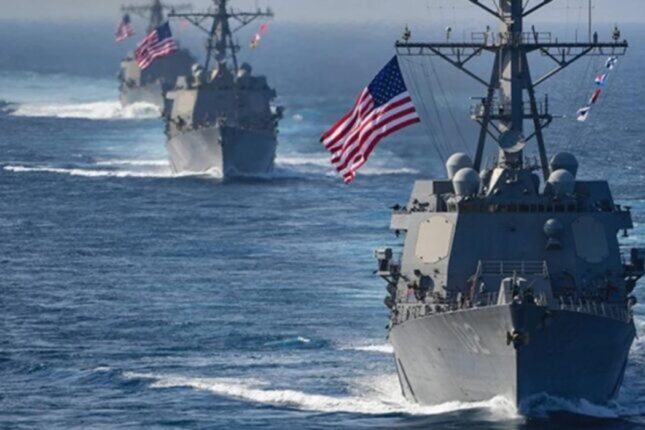 İran ABŞ-ın hərbi gəmilərinə hücum etdi