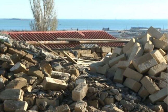 Kollektorun üzərində tikilən ev söküldü – VİDEO