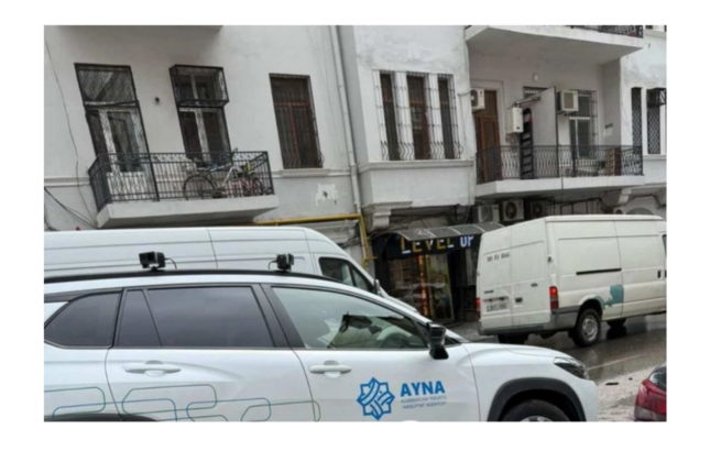 Bakıda asfalt çöküb, AYNA-nın avtomobili çuxura düşüb – FOTO