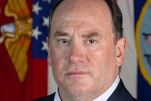 Pentaqonda daha bir istefa