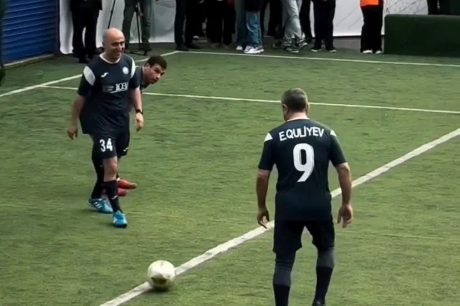 Azərbaycanda nazirlər deputatlara qarşı futbol oynadı-VİDEO
