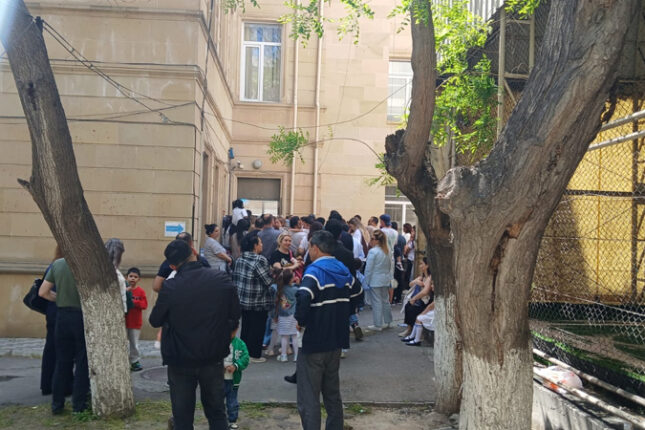 36 nömrəli məktəbdə imtahan gecikməsi – Valideynlər narazılıq edir 36 nömrəli məktəbdə imtahan gecikməsi – Valideynlər narazılıq edir