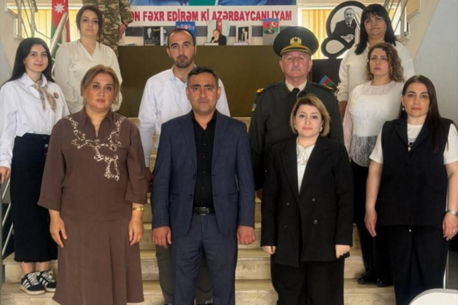 206 nömrəli məktəbdə Ulu Öndərin 103 illiyinə həsr olunan silsilə tədbirlər keçirilib