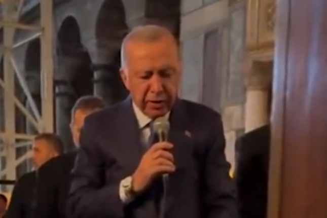 Ərdoğan Ayasofyada Quran oxudu – Video