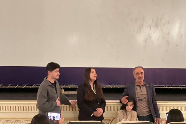 Sumqayıt teatrının sənət yolu “Müşahidə” filmində əks olunub