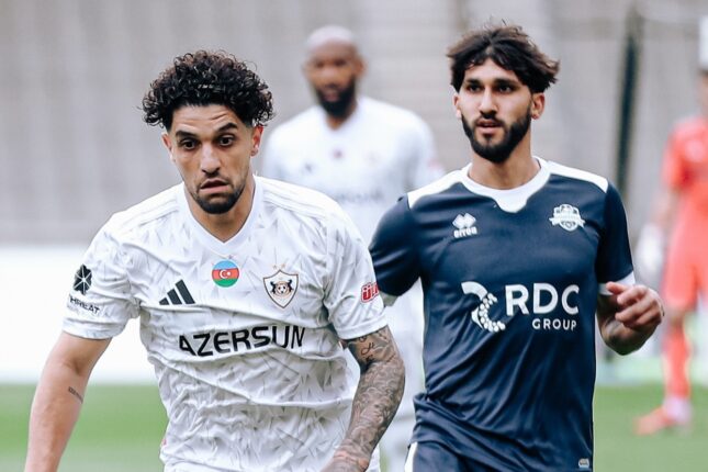 99 mükafat: 34 mövsüm, 21 komanda