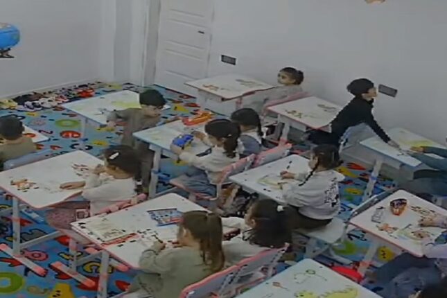 “Pearl Kids” bağçasında 4 yaşlı uşağaı psixoloji şiddət: “Uşağım qorxudan…” – Video “Pearl Kids” bağçasında 4 yaşlı uşağaı psixoloji şiddət: “Uşağım qorxudan…” – Video