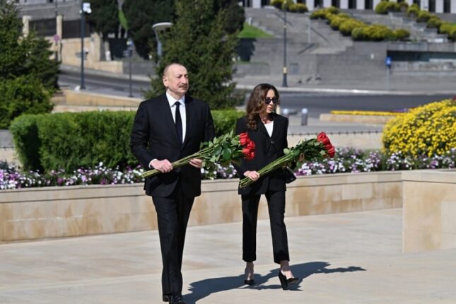 İlham Əliyev və Mehriban Əliyeva Həzi Aslanovun məzarını ziyarət ediblər – FOTOLAR