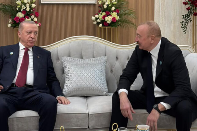 Çay süfrəsi arxasında bir araya gəldilər – Foto