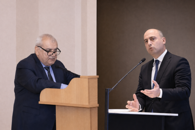 Dosentdən Əmrullayevə SƏRT sözlər