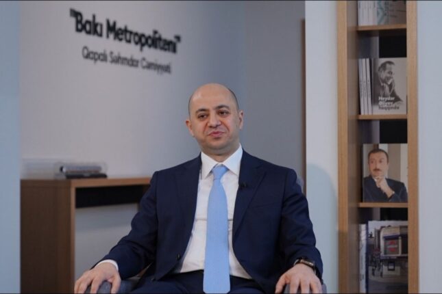Jurnalistlərdən metro rəhbərinə SƏRT sözlər: “Elə bilir sakinlər şəhərə ancaq gəzməyə gəlir” – Video Jurnalistlərdən metro rəhbərinə SƏRT sözlər: “Elə bilir sakinlər şəhərə ancaq gəzməyə gəlir” – Video