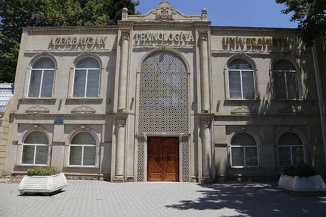 Texnologiya Universitetinin həyətindəki ağacları kim məhv edir? (FOTO)