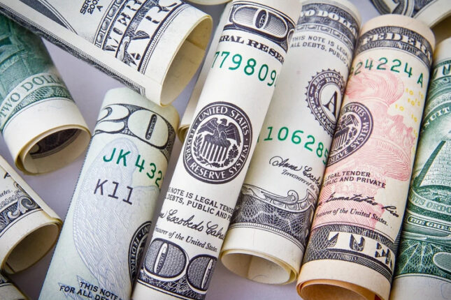 Dollar almaq istəyənlərin NƏZƏRİNƏ