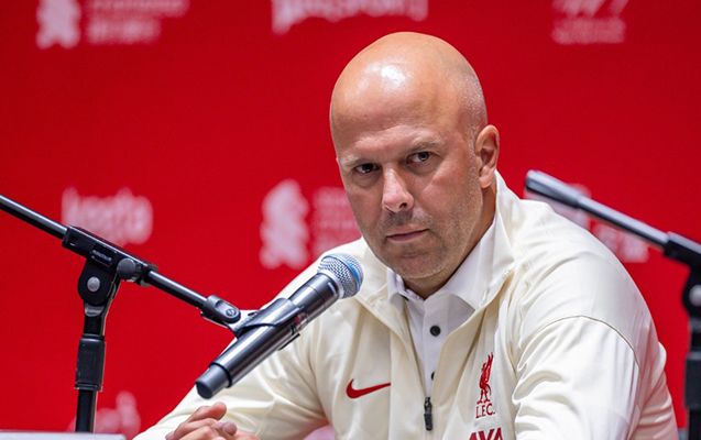 Arne Slot “Liverpul”dan getdi