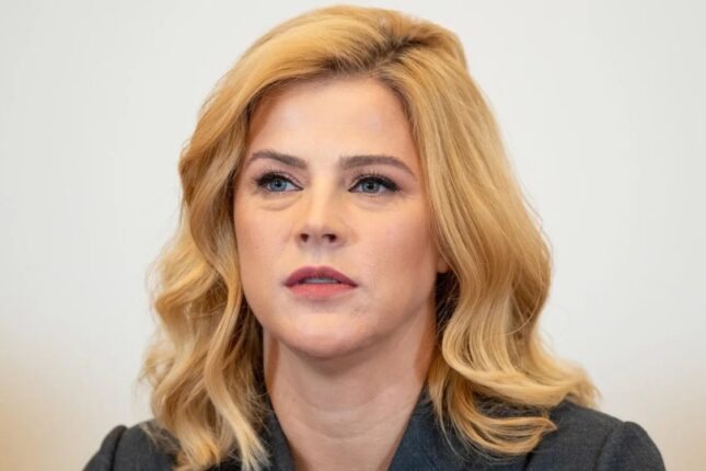 Xanım Baş nazir istefa verdi