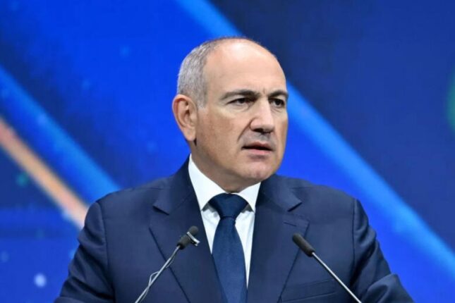 Paşinyan qondarma “qəhrəman”ların adını məktəblərdən çıxarır