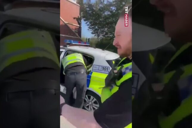 İngiltərə polisinin 5 yaşlı uşaqla rəftarı şok etdi – Video İngiltərə polisinin 5 yaşlı uşaqla rəftarı şok etdi – Video