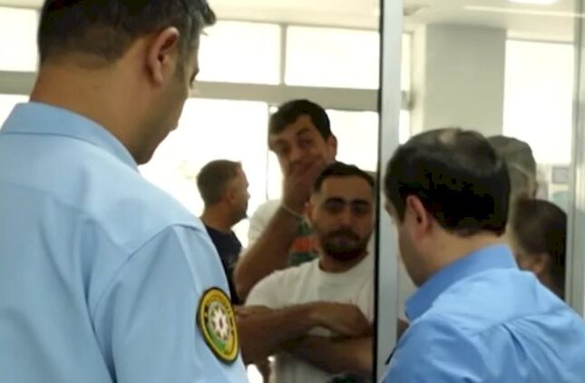 Kliniki Tibbi Mərkəzdə insident: Uşağın müayinəsi zamanı həkimlər mübahisə etdilər – VİDEO