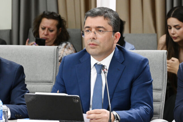 Əhməd İsmayılov: Erkən yaşlarda tənzimlənməyən sosial şəbəkə istifadəsi problemlərə səbəb ola bilər Əhməd İsmayılov: Erkən yaşlarda tənzimlənməyən sosial şəbəkə istifadəsi problemlərə səbəb ola bilər