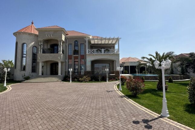 Rayonlarda milyonluq həyat: villaların qiyməti 1 milyon manatı keçir