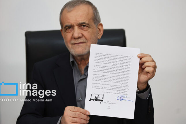 Pezeşkian tarixi sənədi belə imzaladı – Fotolar Pezeşkian tarixi sənədi belə imzaladı – Fotolar
