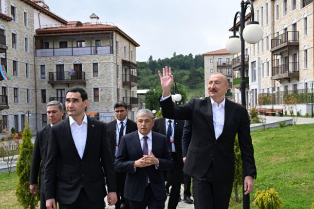 Prezidentlər Şuşada birinci yaşayış kompleksində – Fotolar Prezidentlər Şuşada birinci yaşayış kompleksində – Fotolar