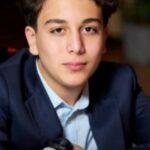 15-yasli-lisey-sagirdi-dunyasini-deyisdi-8211-foto