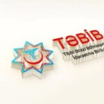 taninmis-jurnalist-tebib-i-jurnalistler-arasinda-ayri-seckilik-etmekde-ittiham-etdi