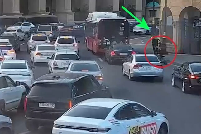 Yol polisi skuter sürən uşağı xilas etdi – Anbaan video