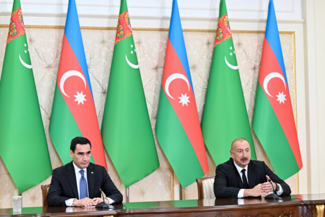 Prezidentlər mətbuata bəyanatlarla çıxış etdilər – Fotolar Prezidentlər mətbuata bəyanatlarla çıxış etdilər – Fotolar