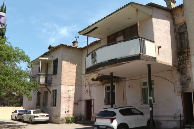 Bakıda tikinti şirkəti ilə sakinlər arasında narazılıq (VİDEO)