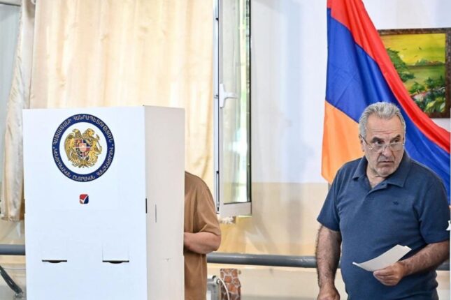 Paşinyanın qələbəsi rəsmiləşdi: Tsraukyan son anda 5 mandat sahibi oldu Paşinyanın qələbəsi rəsmiləşdi: Tsraukyan son anda 5 mandat sahibi oldu