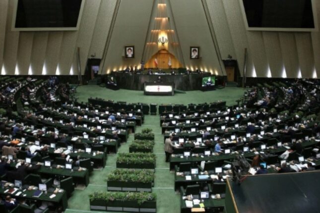 İranda parlament buraxıla bilər: İmza toplanılır