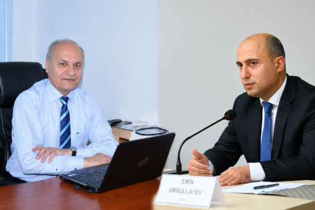 Həkim Emin Əmrullayevə qarşı çıxdı: “7 min azdır?” Həkim Emin Əmrullayevə qarşı çıxdı: “7 min azdır?”