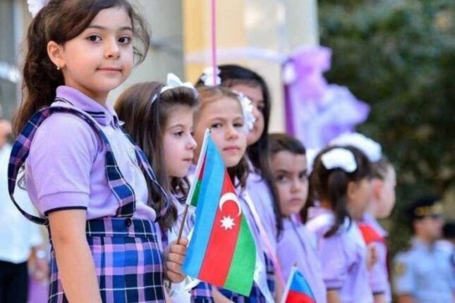 Məktəbə başlayan hər min şagirddən səkkizi necə yoxa çıxıb?