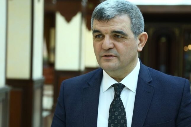 “Meydana mərsiyə sədaları altında çıxıb…” – Fazil Mustafadan ETİRAZ