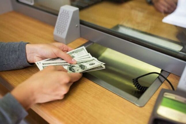 Dollar almaq istəyənlərin nəzərinə