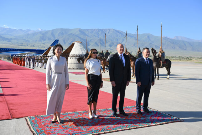 Prezidentlə birinci xanımın şərəfinə ziyafət verildi Prezidentlə birinci xanımın şərəfinə ziyafət verildi