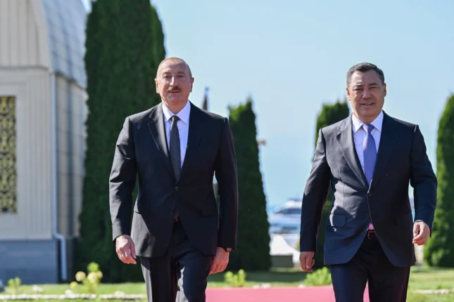 Azərbaycan və Qırğızıstan prezidentlərinin təltifolunma mərasimi keçirildi Azərbaycan və Qırğızıstan prezidentlərinin təltifolunma mərasimi keçirildi