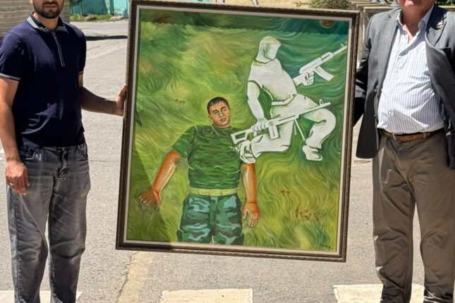 Biləsuvarda Milli Qəhrəman Mübariz İbrahimovun ev muzeyinə “Mübariz Ruh” tablosu hədiyyə edilib – VİDEO Biləsuvarda Milli Qəhrəman Mübariz İbrahimovun ev muzeyinə “Mübariz Ruh” tablosu hədiyyə edilib – VİDEO